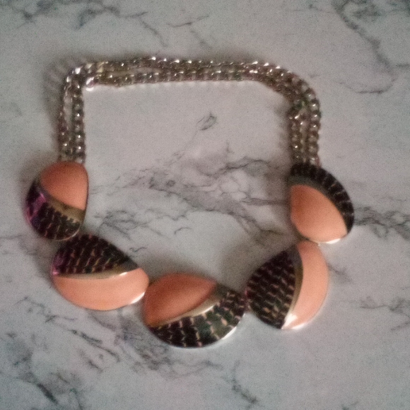 *Rare*  Vintage Trifari Pink/Peach and Black Enamel Silver Tone Neckace - Picture 9 of 9